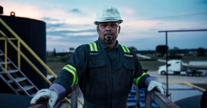 Top 4 Reasons to Rent Flame-Resistant Uniforms in the Oil and Gas Industry