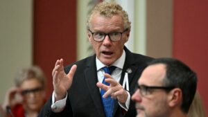 Quebec labour minister mulls law change to give province authority to end strikes, lockouts
