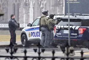 Police say arrest made after man barricaded himself on Parliament Hill